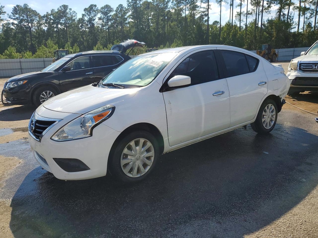 Vue de 2017 NISSAN VERSA 1.6 SV, angle 1