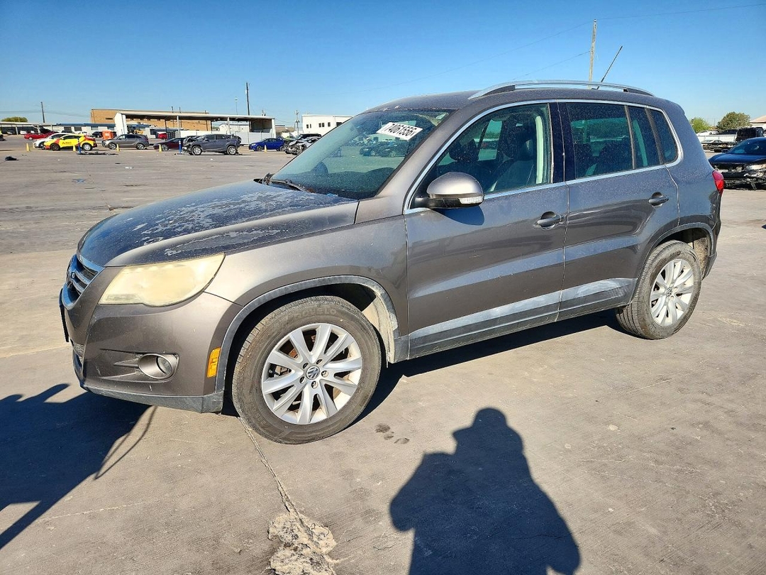 Вид 2010 VOLKSWAGEN TIGUAN S, угол 1