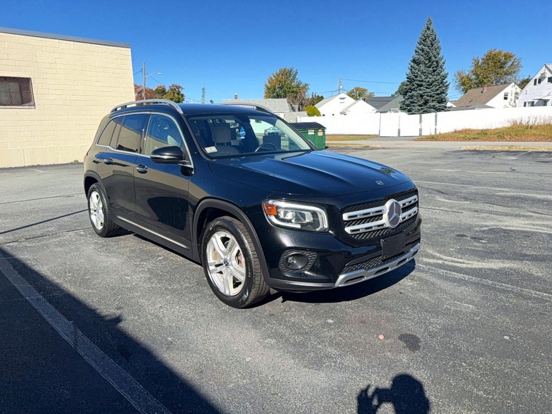 Vue de 2020 MERCEDES-BENZ GLB 250, angle 1