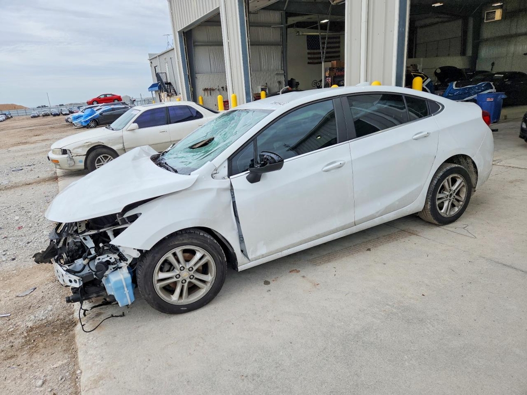 Vue de 2018 CHEVROLET CRUZE LT, angle 1