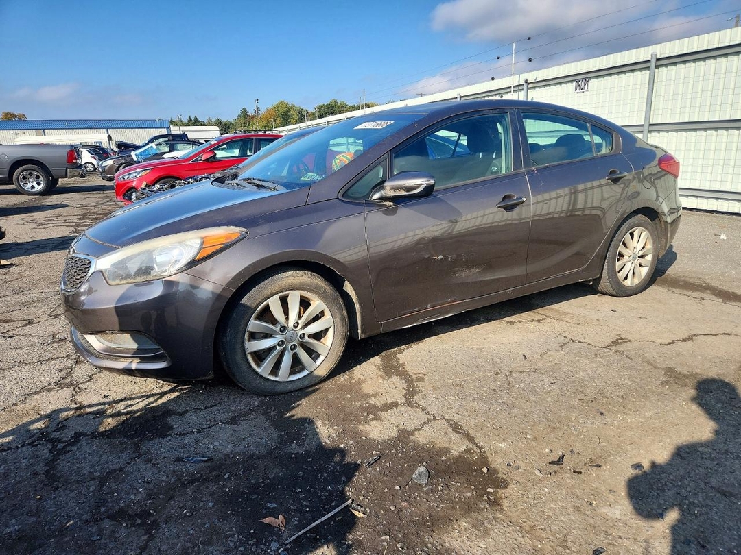 Вид 2014 KIA FORTE LX, угол 1