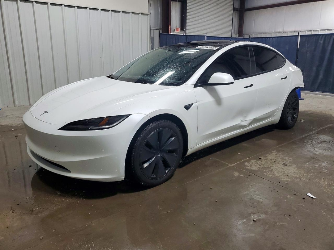 Vue de 2024 TESLA MODEL 3, angle 1