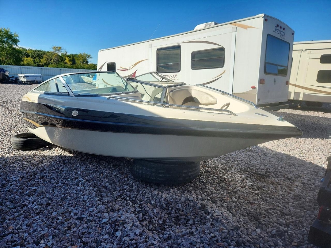 Вид 2001 CROWNLINE SPEED BOAT, угол 1