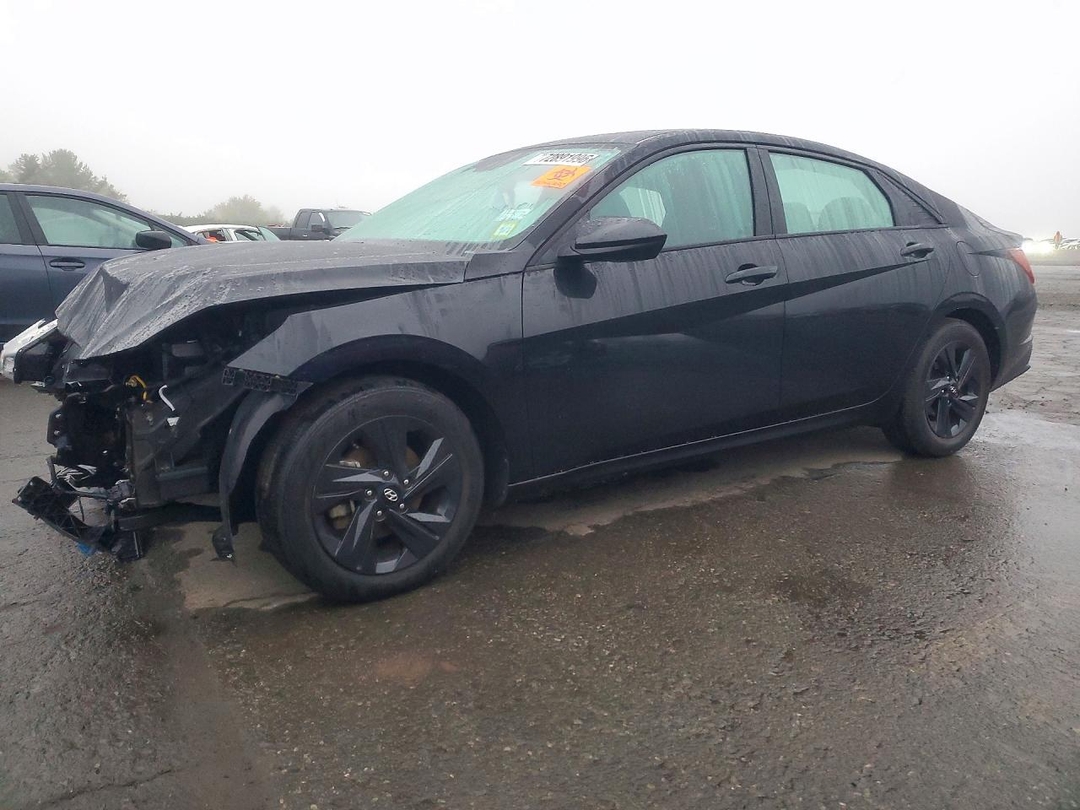 Вид 2023 HYUNDAI ELANTRA SEL, угол 1