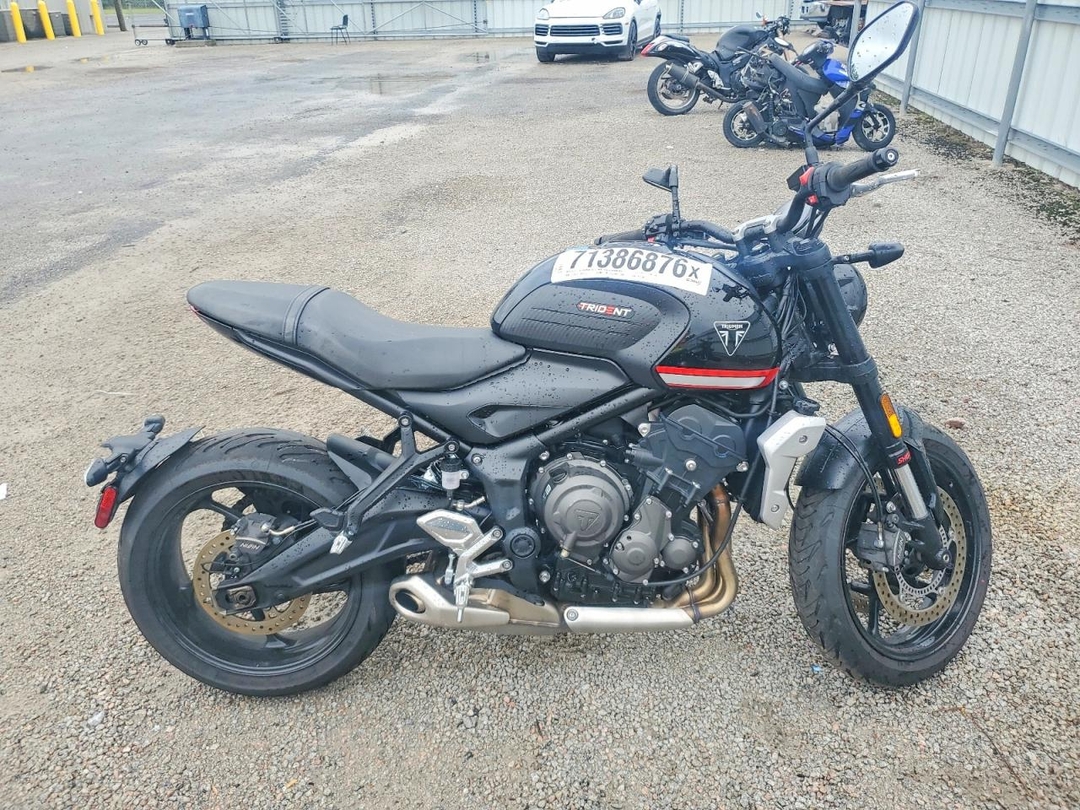 Вид 2024 TRIUMPH MOTORCYCLE TRIDENT 660, угол 1