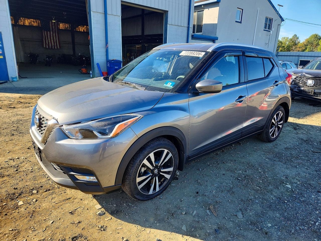 Vue de 2020 NISSAN KICKS SV, angle 1
