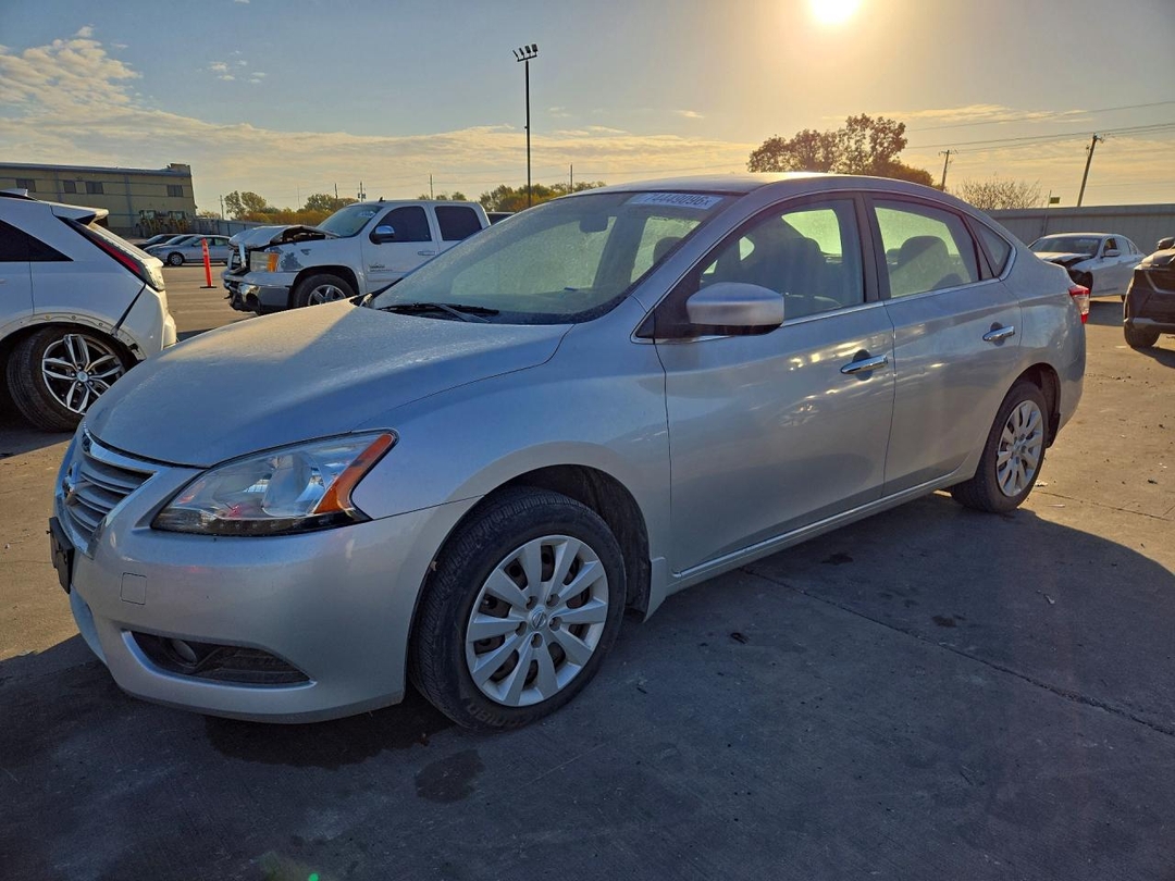 Vue de 2014 NISSAN SENTRA SV, angle 1