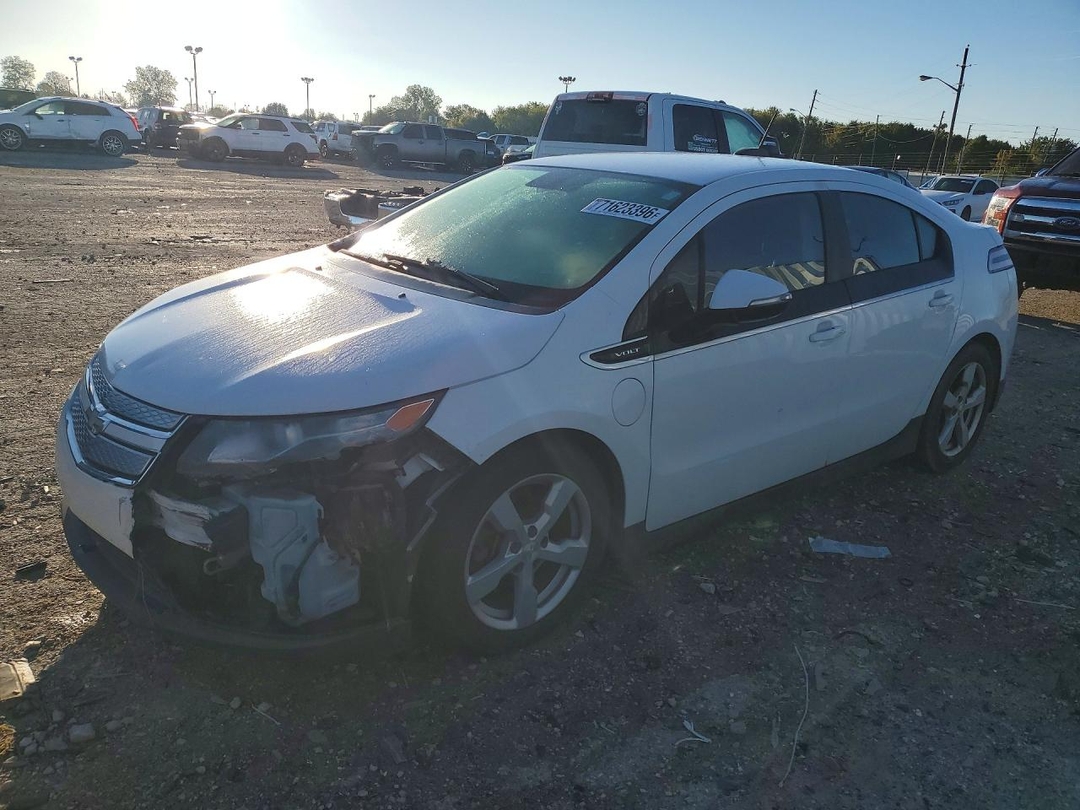 Вид 2015 CHEVROLET VOLT, угол 1
