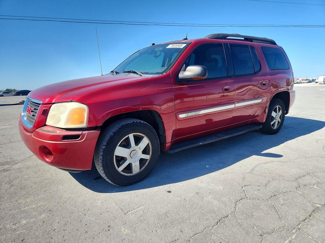 Vue de 2005 GMC ENVOY XL, angle 1