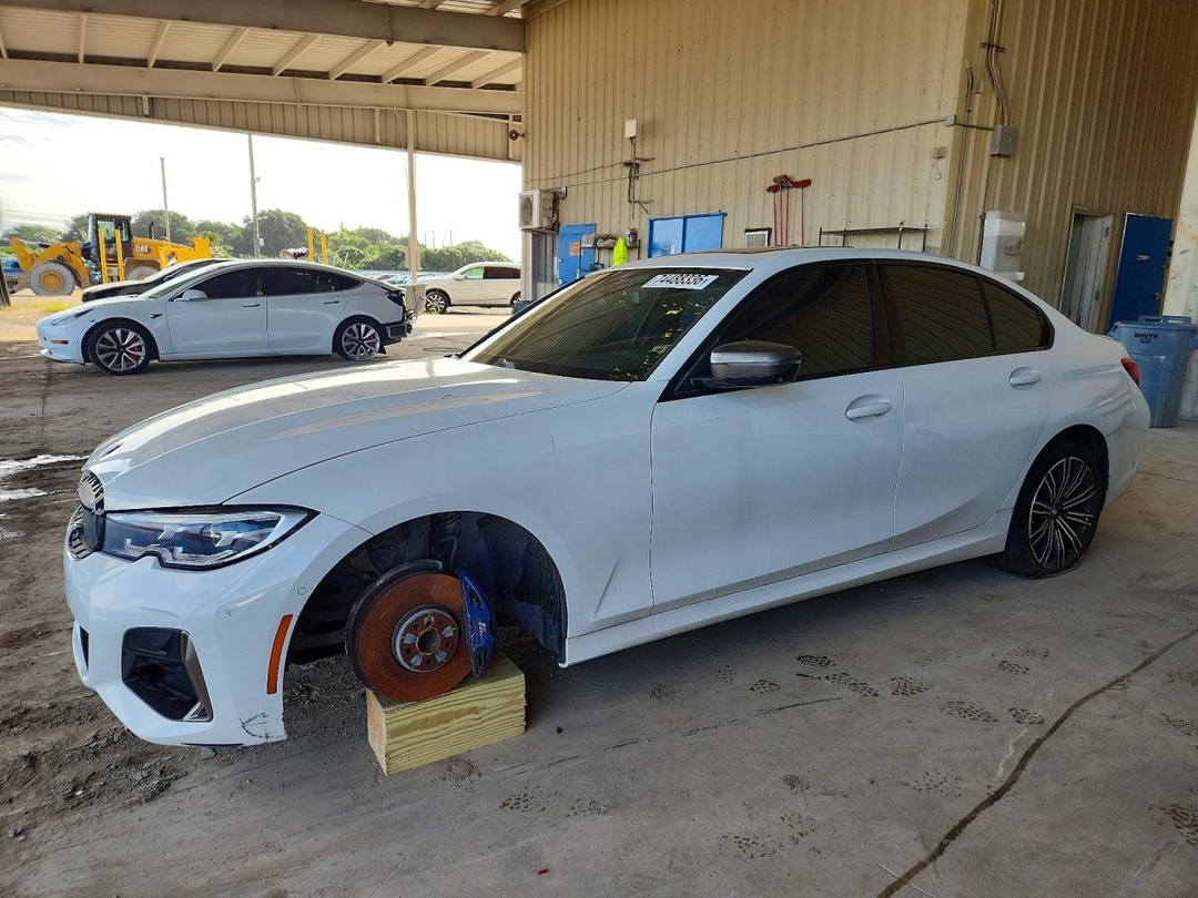 Вид 2020 BMW M340I, угол 1