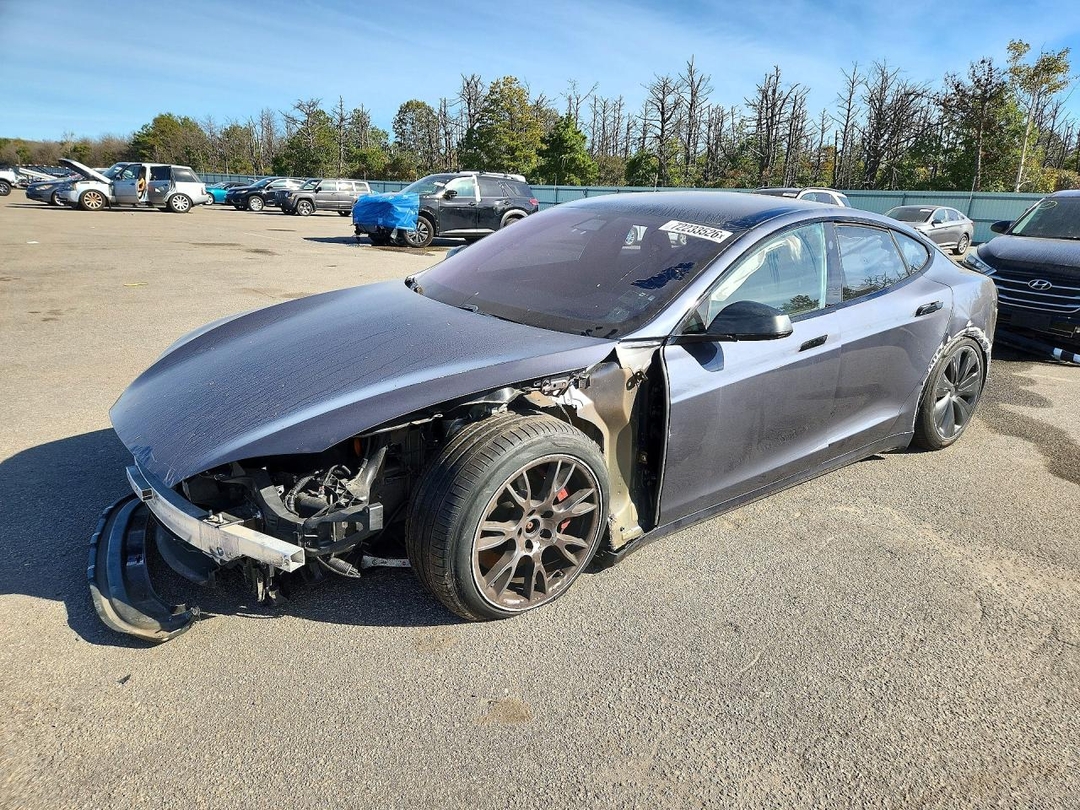 Вид 2022 TESLA MODEL S, угол 1