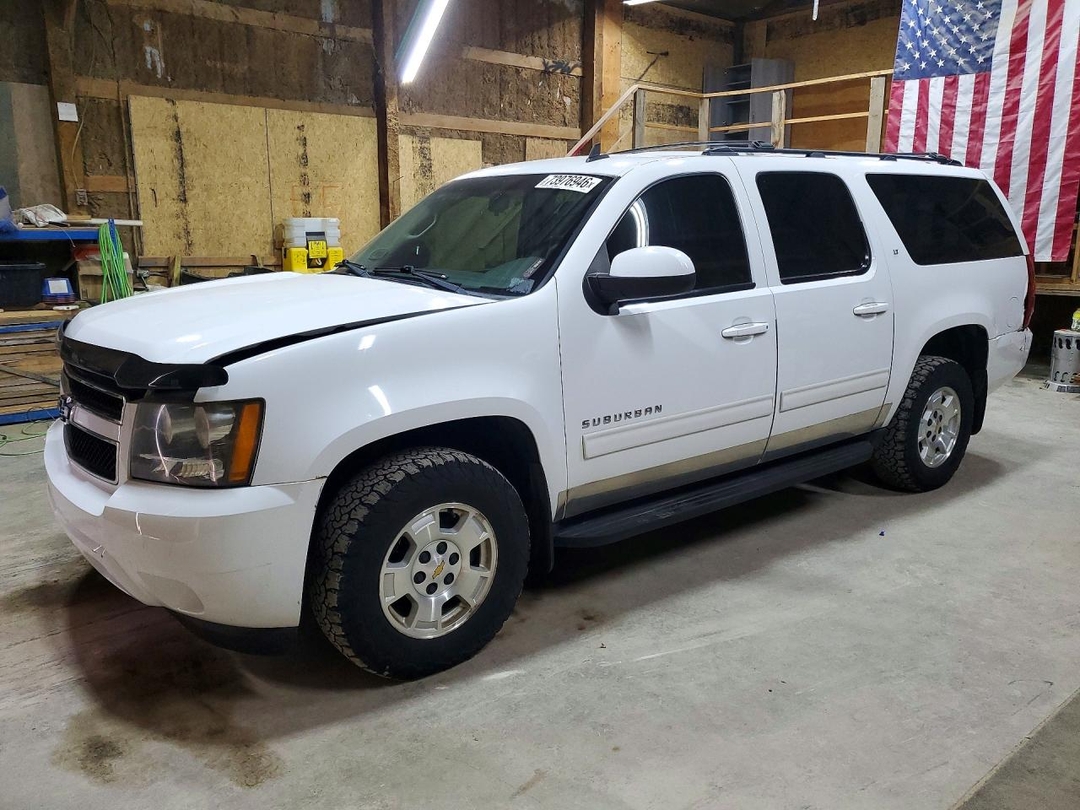 Vue de 2010 CHEVROLET SUBURBAN K1500 LT, angle 1