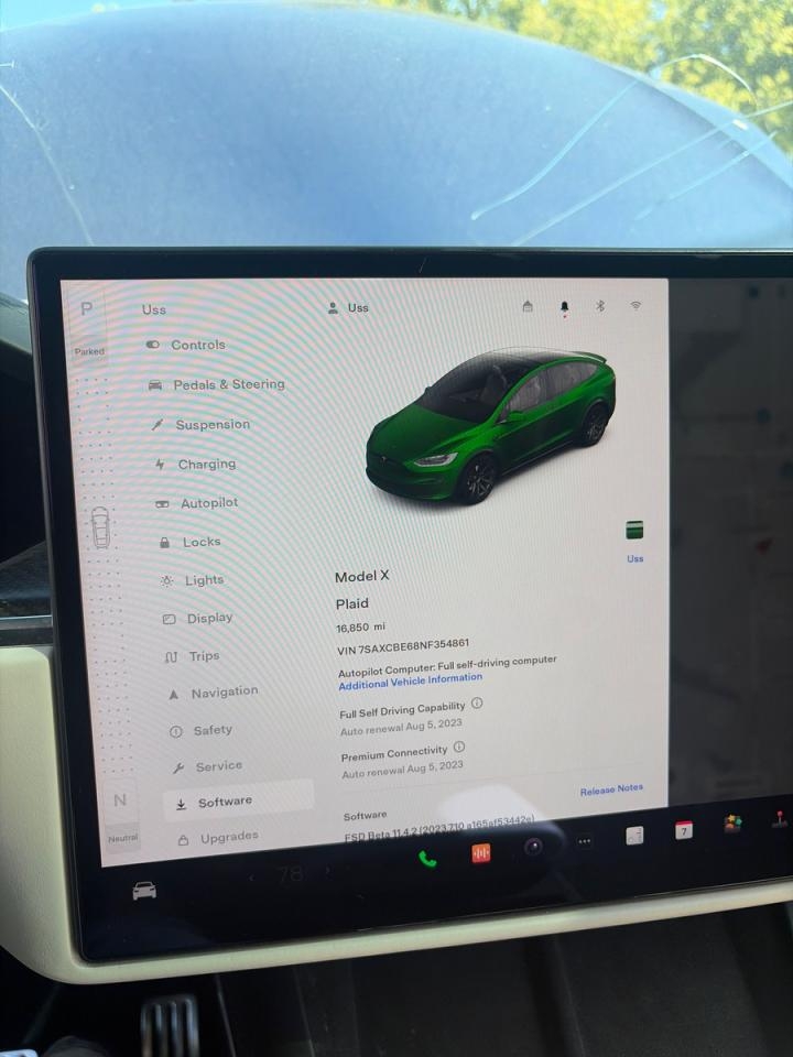 Vue de 2022 TESLA MODEL X, angle 1