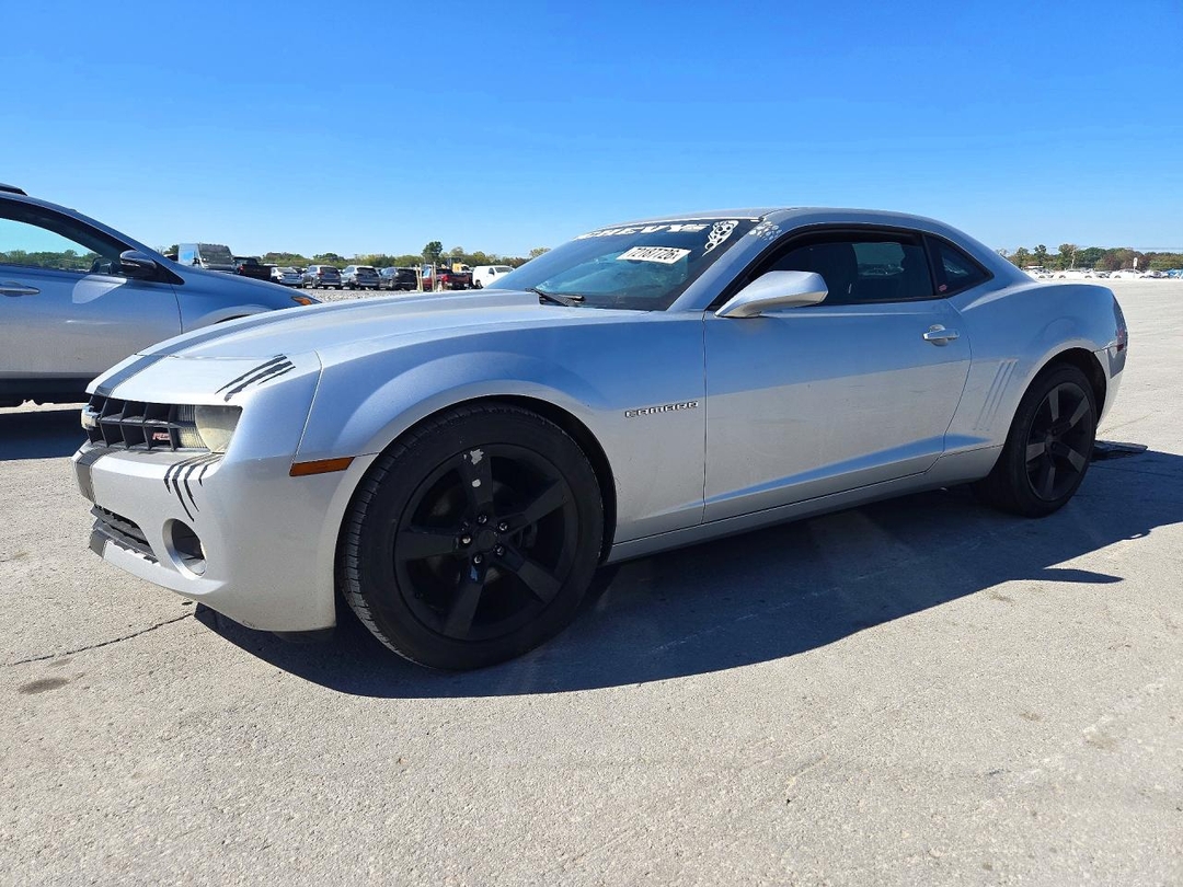Вид 2011 CHEVROLET CAMARO LT, угол 1
