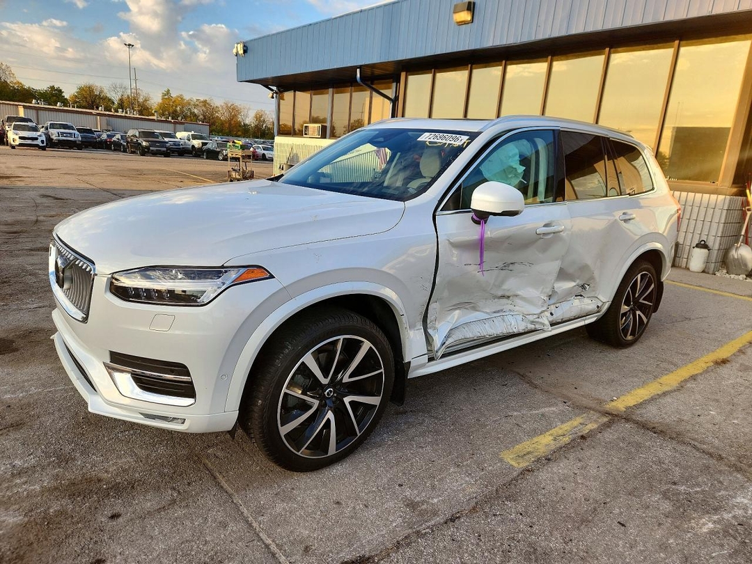 Вид 2023 VOLVO XC90 PLUS, угол 1