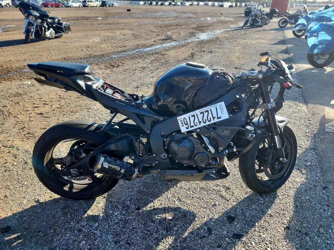 Vista de 2008 HONDA CBR1000 RR, ángulo 1