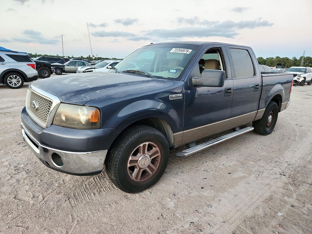 Vue de 2006 FORD F150 SUPERCREW, angle 1