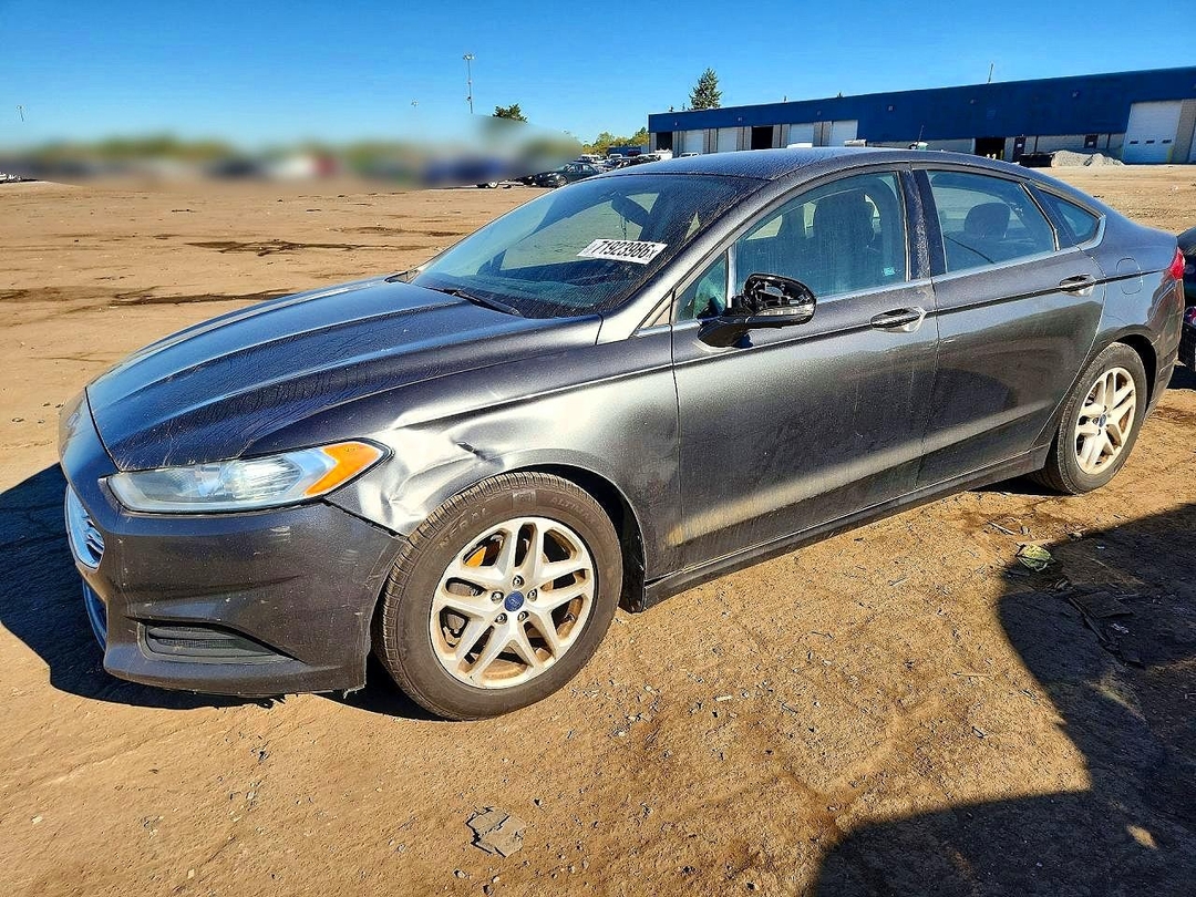 Vue de 2016 FORD FUSION SE, angle 1