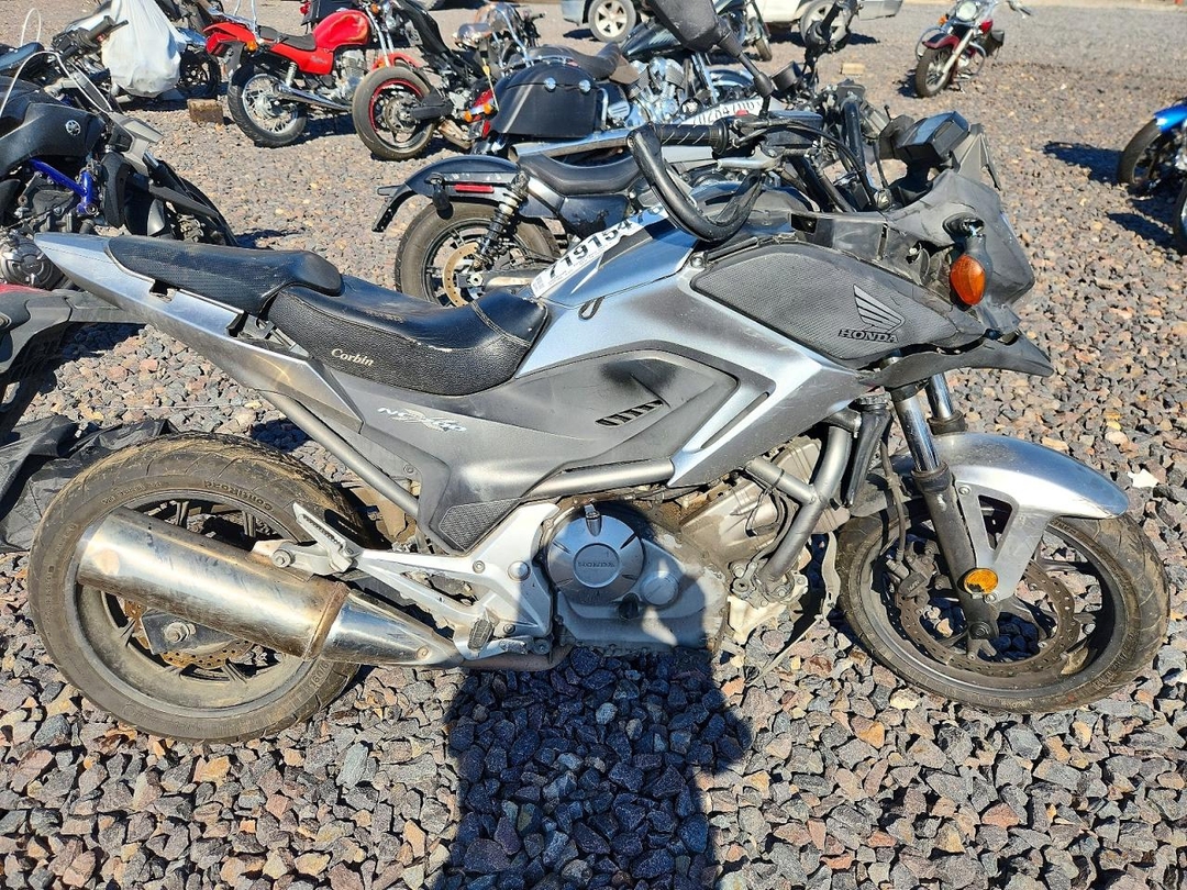 منظر 2012 HONDA NC700X، زاوية 1