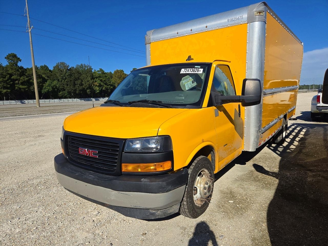 منظر 2022 GMC SAVANA BOX TRUCK، زاوية 1