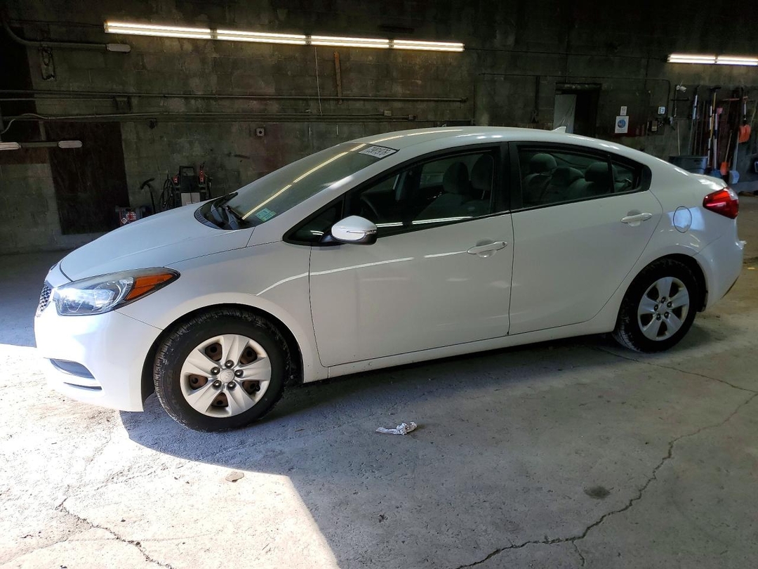منظر 2016 KIA FORTE LX، زاوية 1