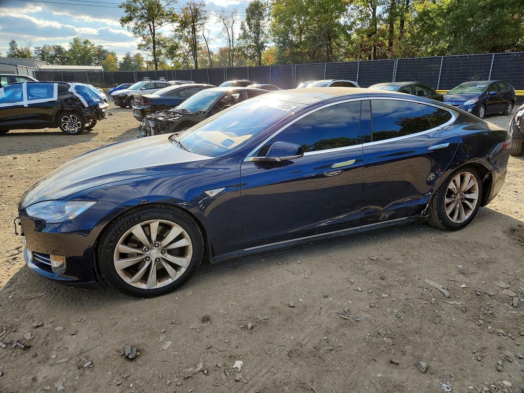 منظر 2015 TESLA MODEL S 85D، زاوية 1