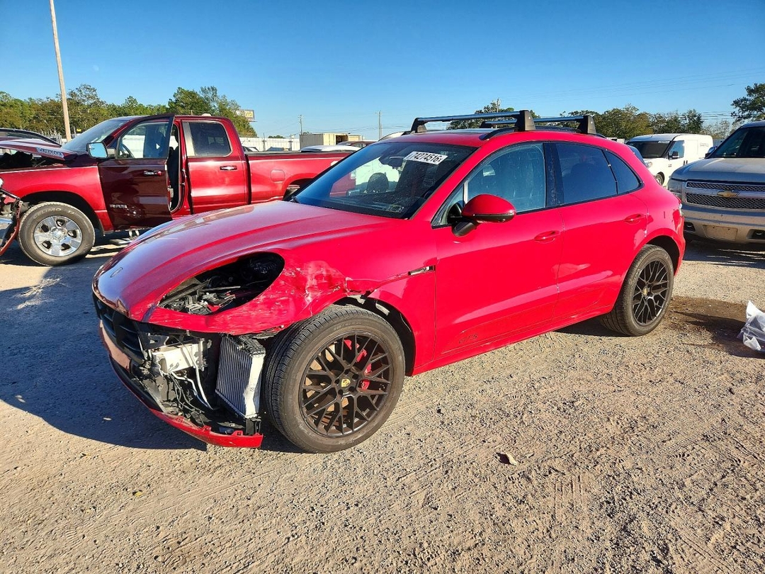Vue de 2021 PORSCHE MACAN GTS, angle 1