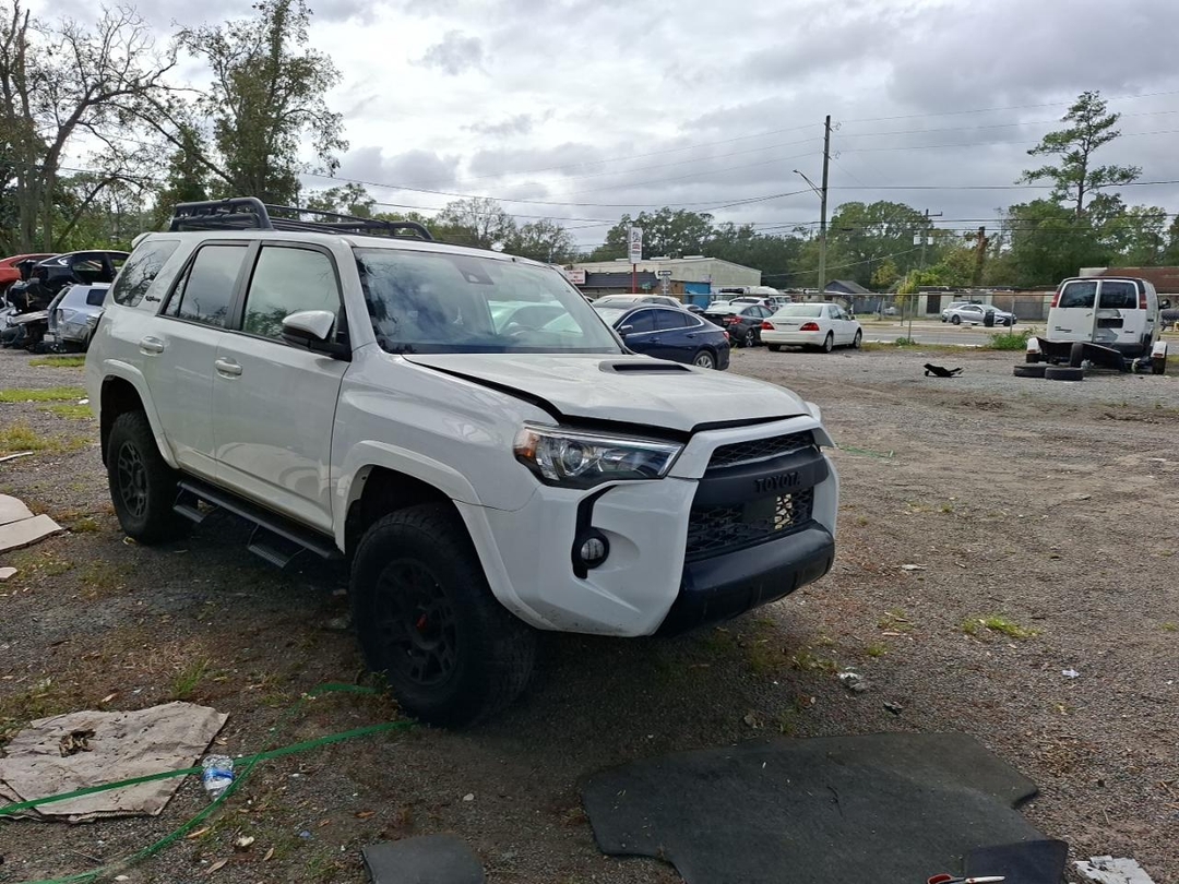 Vue de 2020 TOYOTA 4RUNNER TRD PRO, angle 1