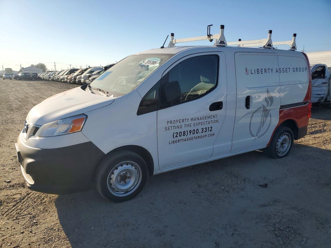 Vue de 2016 NISSAN NV200 S, angle 1