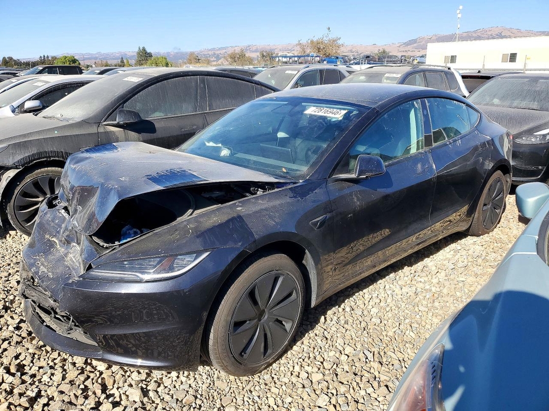 Vue de 2025 TESLA MODEL 3, angle 1
