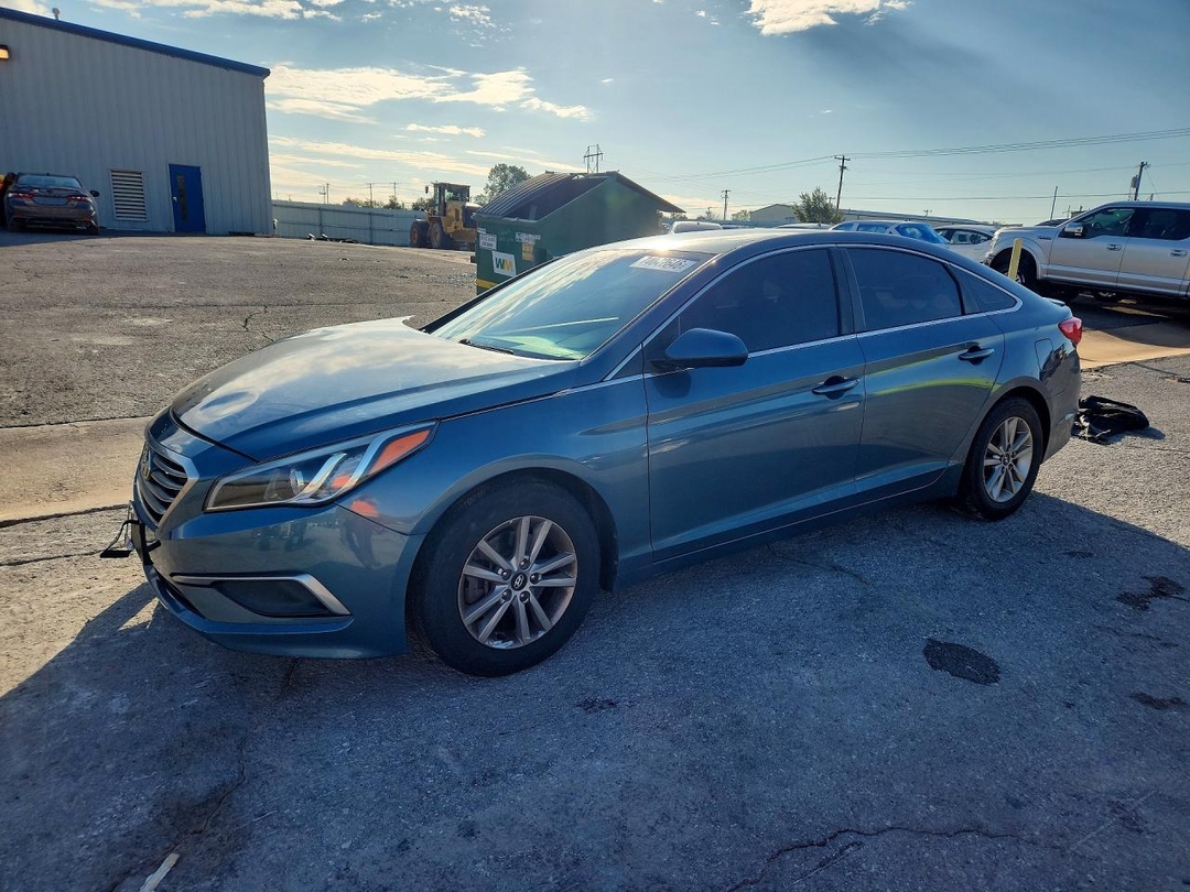 Vue de 2016 HYUNDAI SONATA SE, angle 1