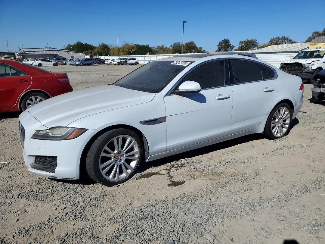 Вид 2017 JAGUAR XF PRESTIGE, угол 1