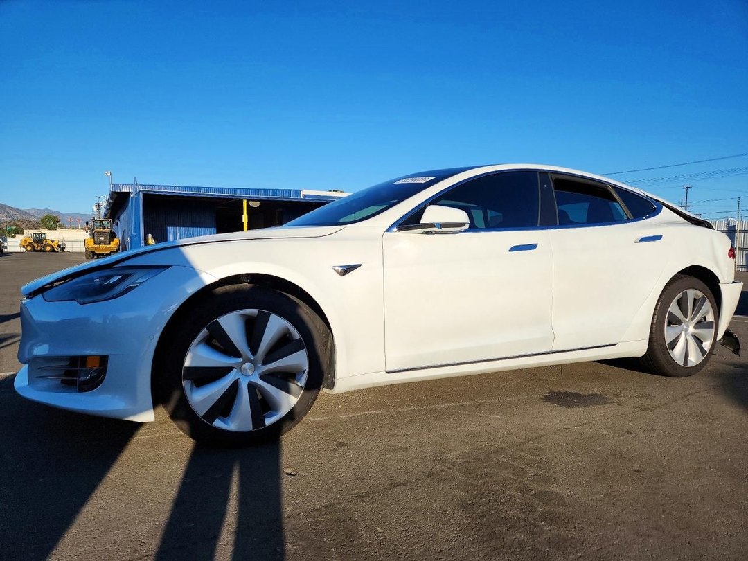 Vue de 2020 TESLA MODEL S, angle 1
