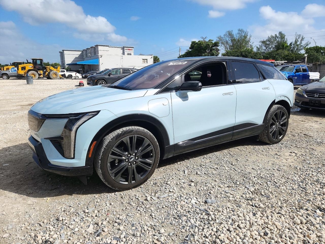 Вид 2025 CADILLAC OPTIQ SPORT, угол 1