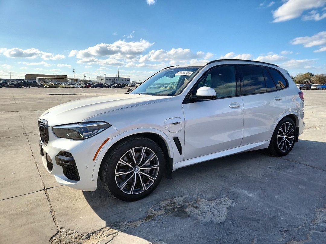 Vedere 2022 BMW X5 XDRIVE45E, unghi 1