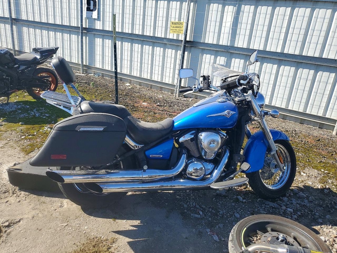 Vue de 2009 KAWASAKI VN900 B, angle 1