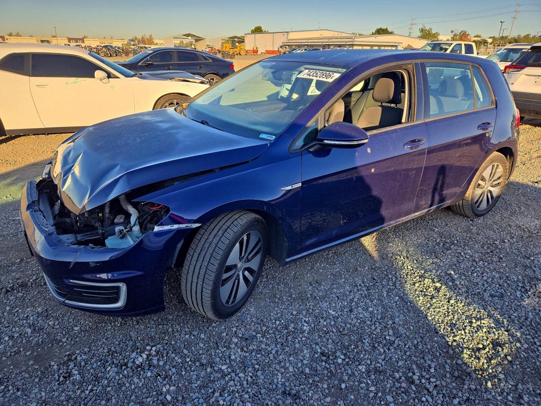 Vista de 2019 VOLKSWAGEN E-GOLF SE, ángulo 1
