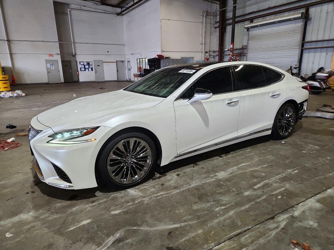 Vue de 2020 LEXUS LS 500 BASE, angle 1