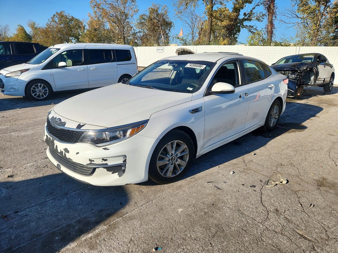 منظر 2016 KIA OPTIMA LX، زاوية 1
