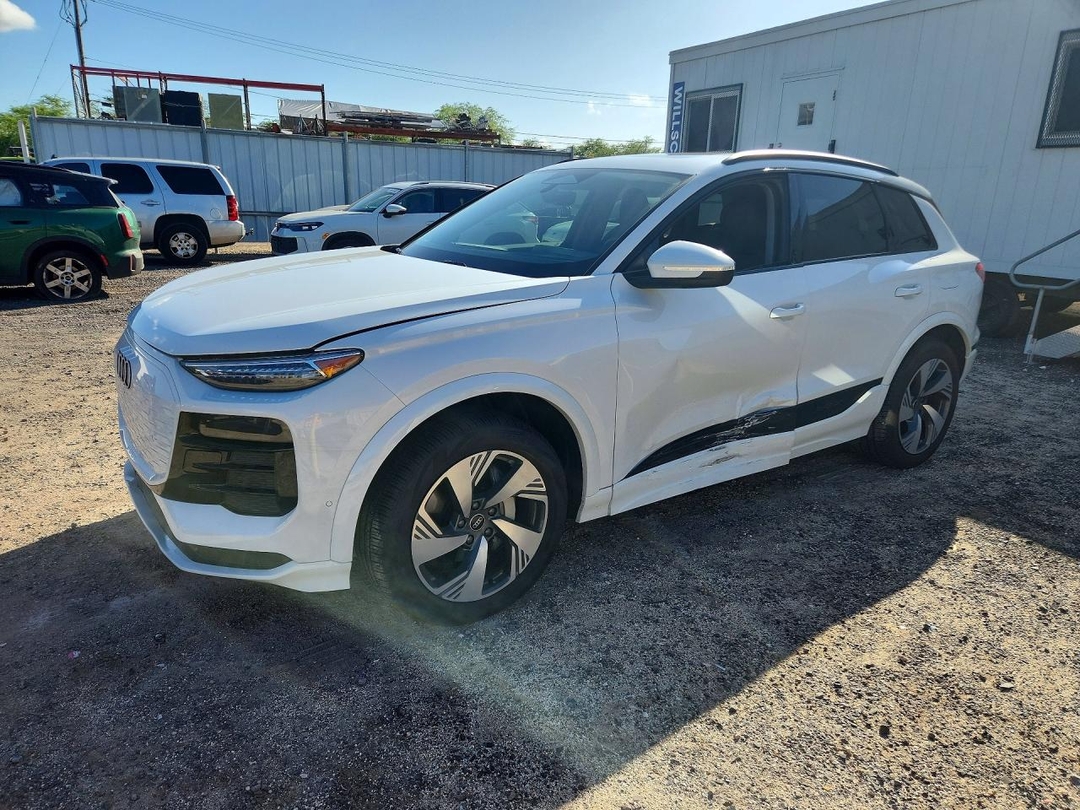 Vista de 2025 AUDI Q6 E-TRON PREMIUM PLUS, ángulo 1