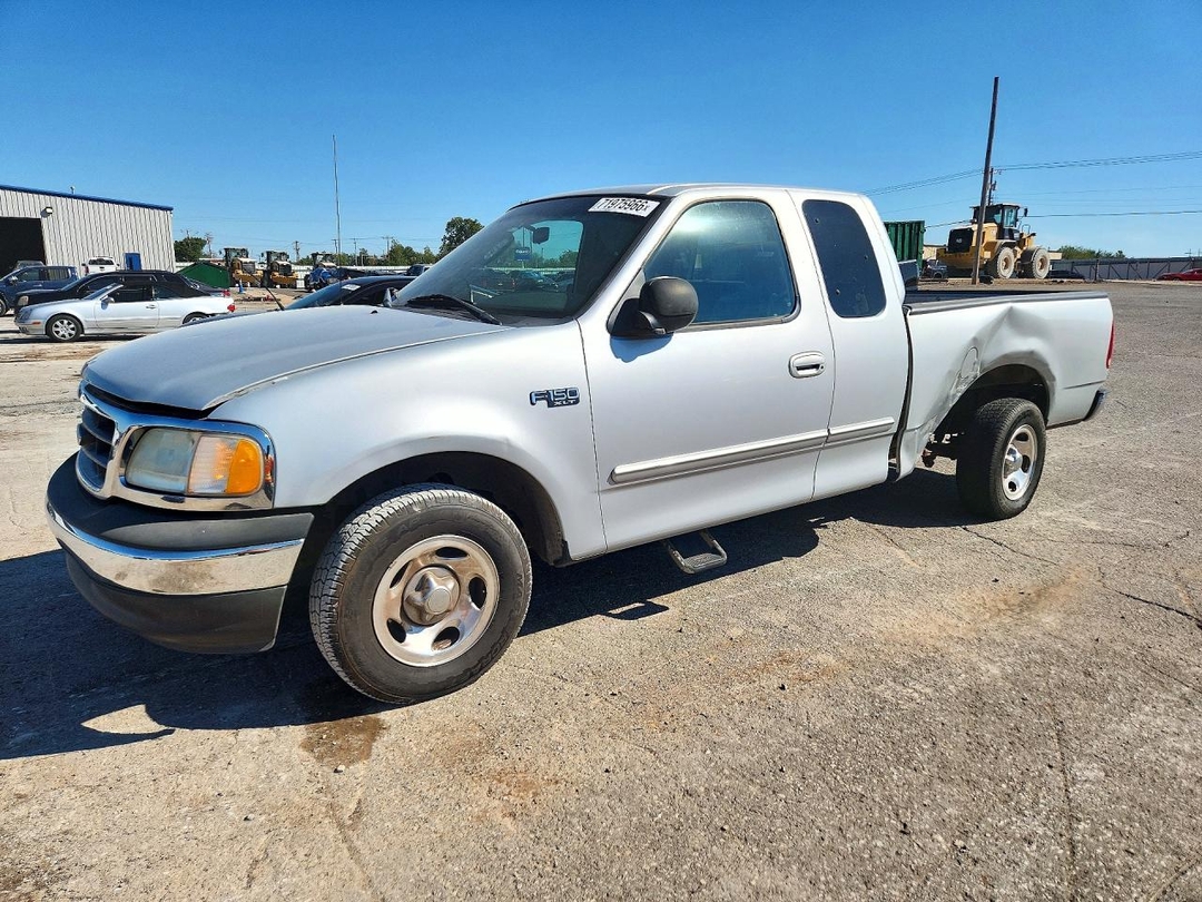Vue de 2003 FORD F150, angle 1