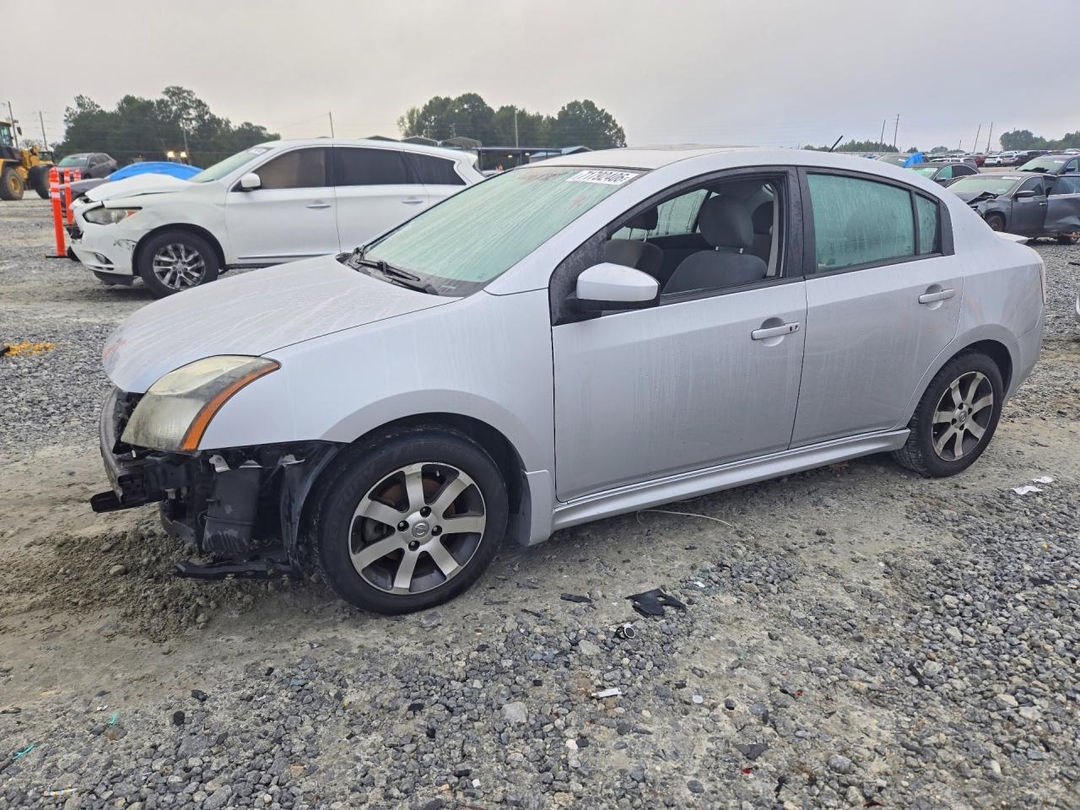 Vue de 2012 NISSAN SENTRA 2.0, angle 1