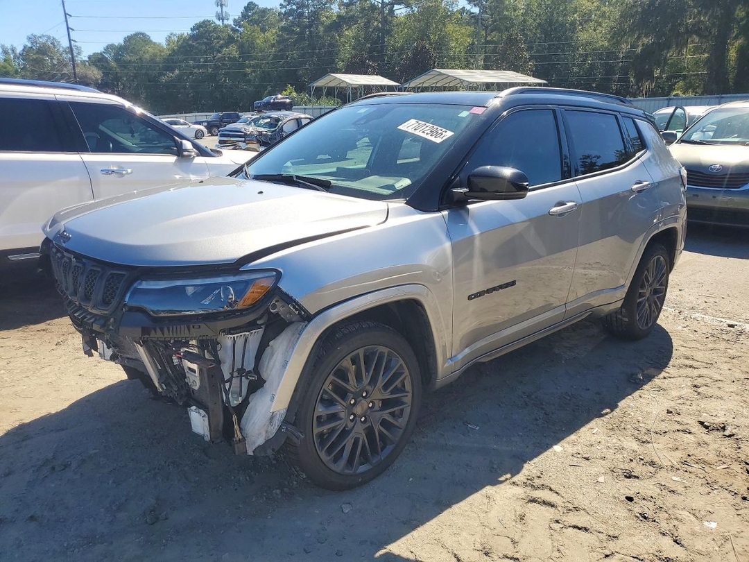 Vue de 2023 JEEP COMPASS LIMITED, angle 1