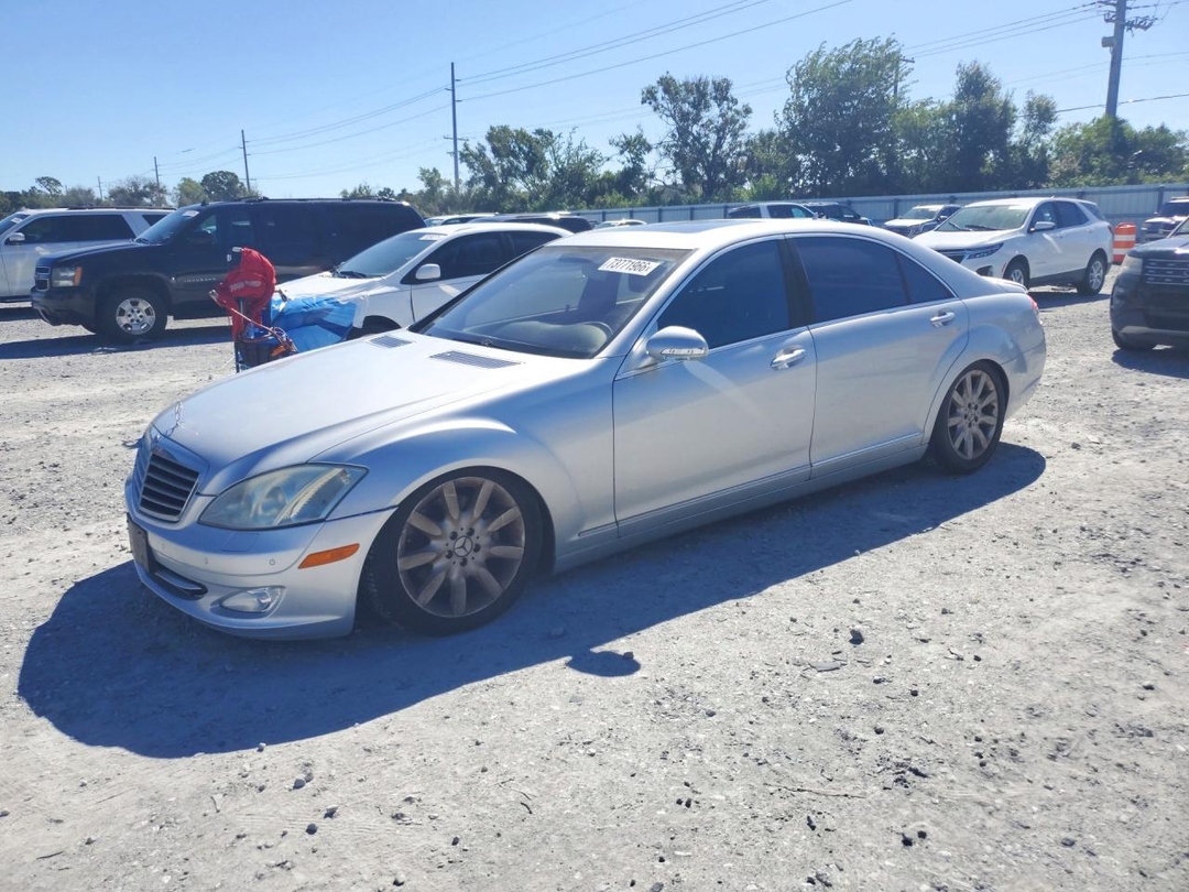 Vue de 2007 MERCEDES-BENZ S 550, angle 1