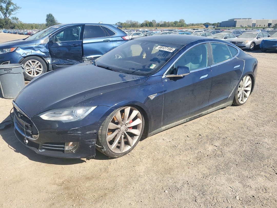 Вид 2014 TESLA MODEL S, угол 1