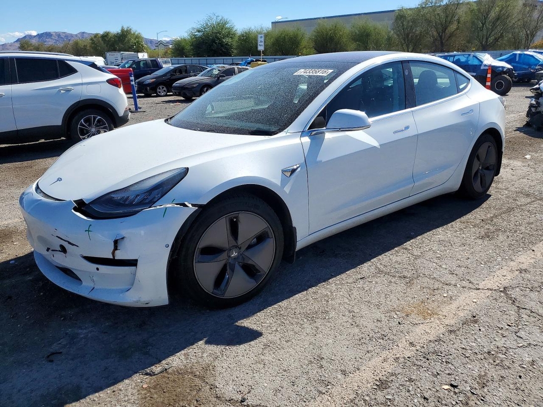 Vue de 2018 TESLA MODEL 3, angle 1