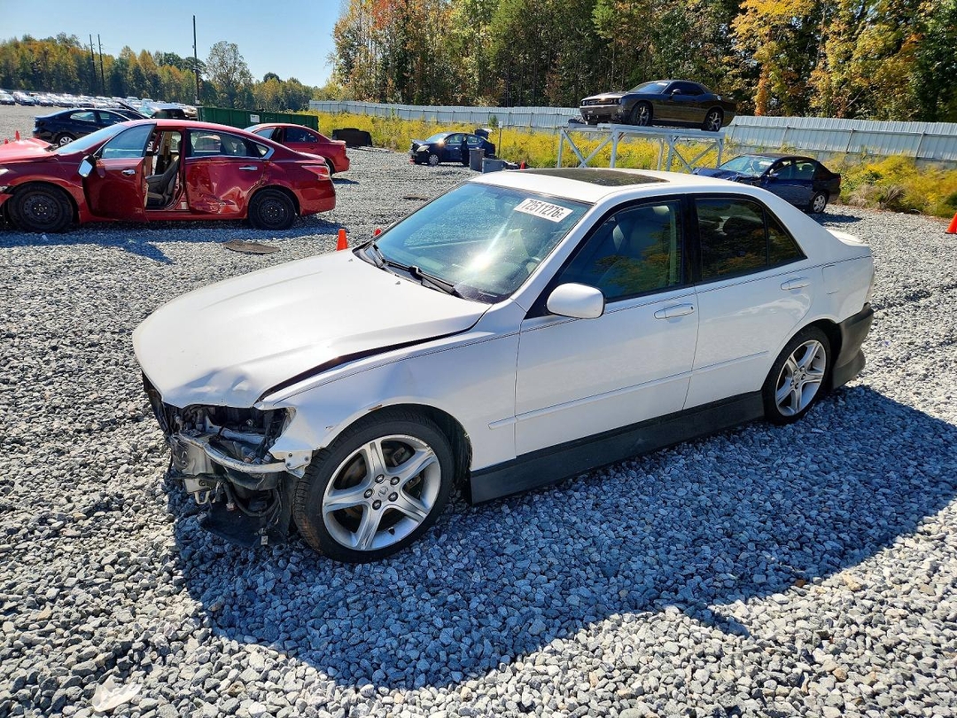 Vue de 2003 LEXUS IS 300 BASE, angle 1