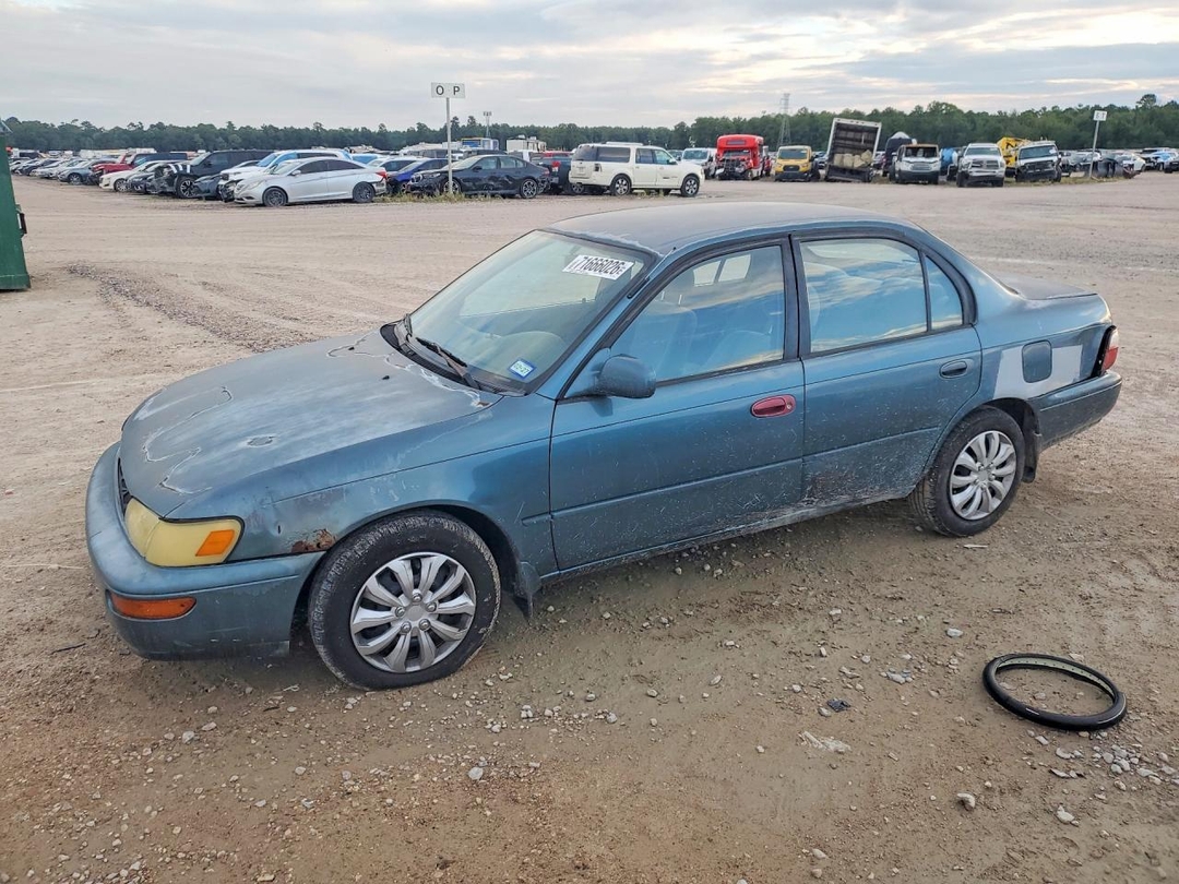 Вид 1996 TOYOTA COROLLA DX, угол 1