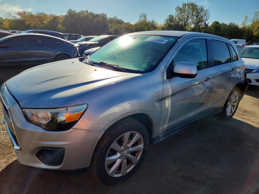 Vedere 2015 MITSUBISHI OUTLANDER SPORT ES, unghi 1