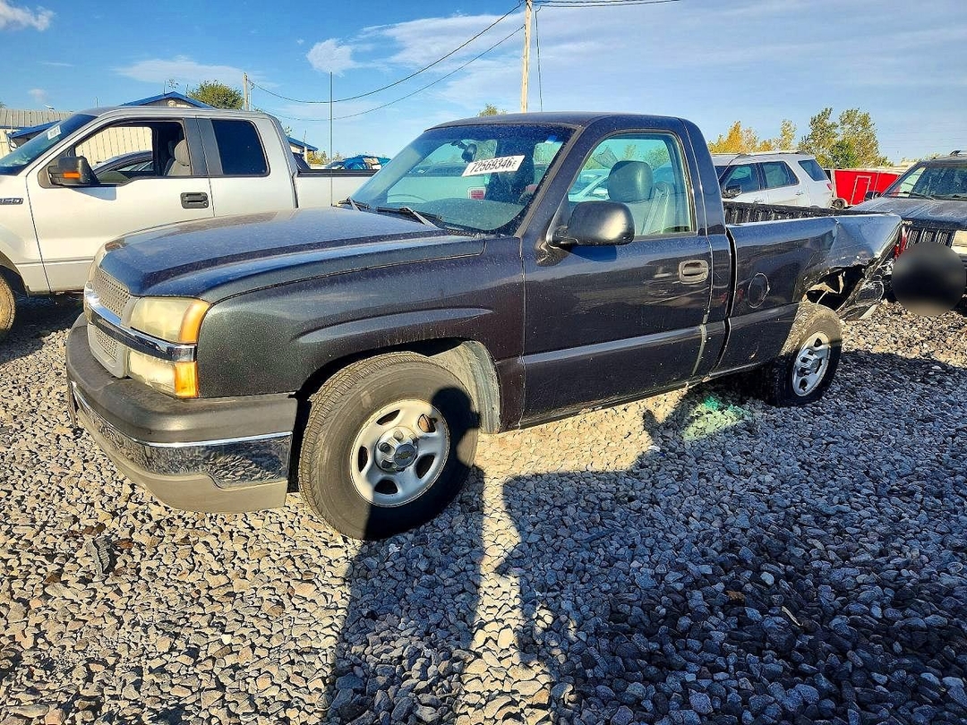 Vue de 2004 CHEVROLET SILVERADO C1500, angle 1